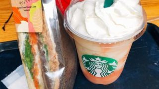 お昼ご飯はスタバ