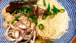 エスニック風なす豚そうめん