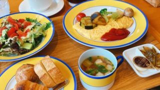 モネの庭の朝食